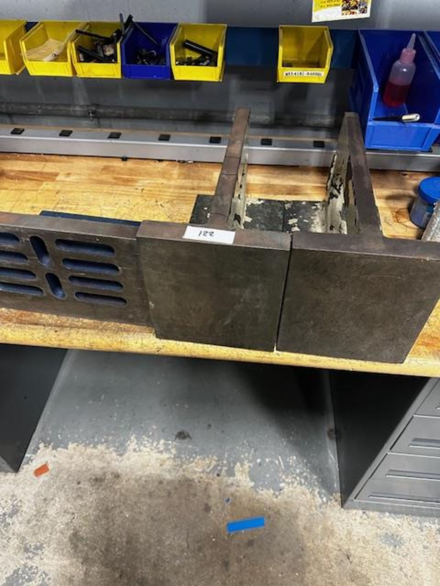 3 - 90' HEAVY DUTY METAL ANGLES - Image 2 of 4