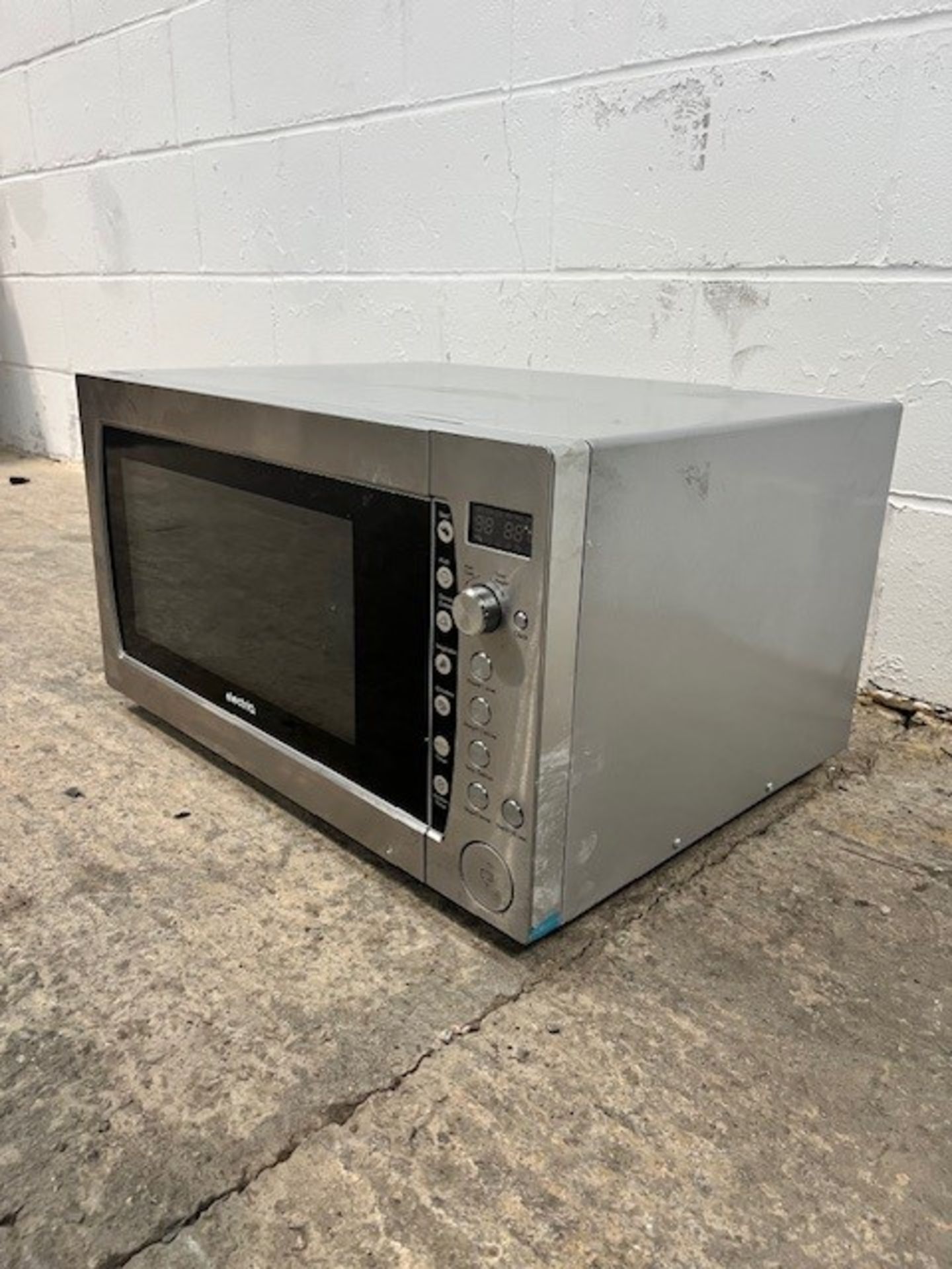 Microwave Oven - Image 3 of 4