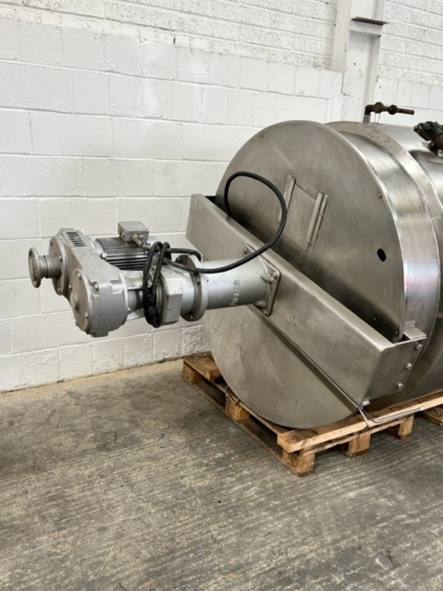 2000 Litre Jacketed Stainless Steel Mixing Vessel (2) - Image 2 of 3