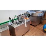 Fully Automatic wrap around labelling machine