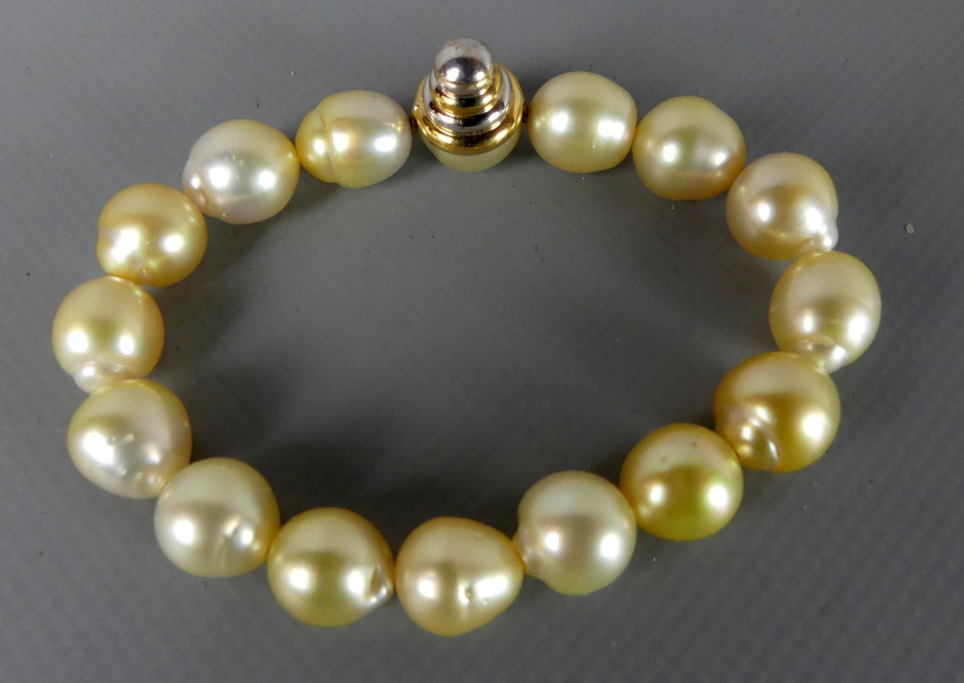 Perlenarmband, Barok-Südsee Perlen mit 14 karat Gold Applikation,