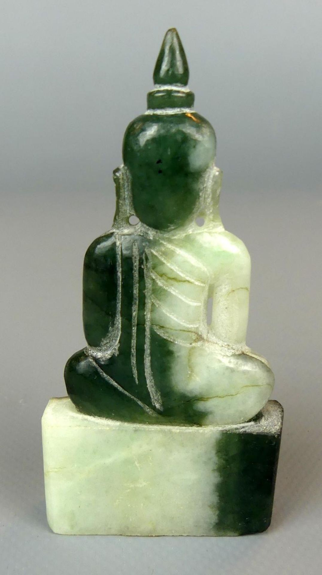 Sitzender Buddha, Jade, H. ca. 9,5 cm - Image 2 of 3