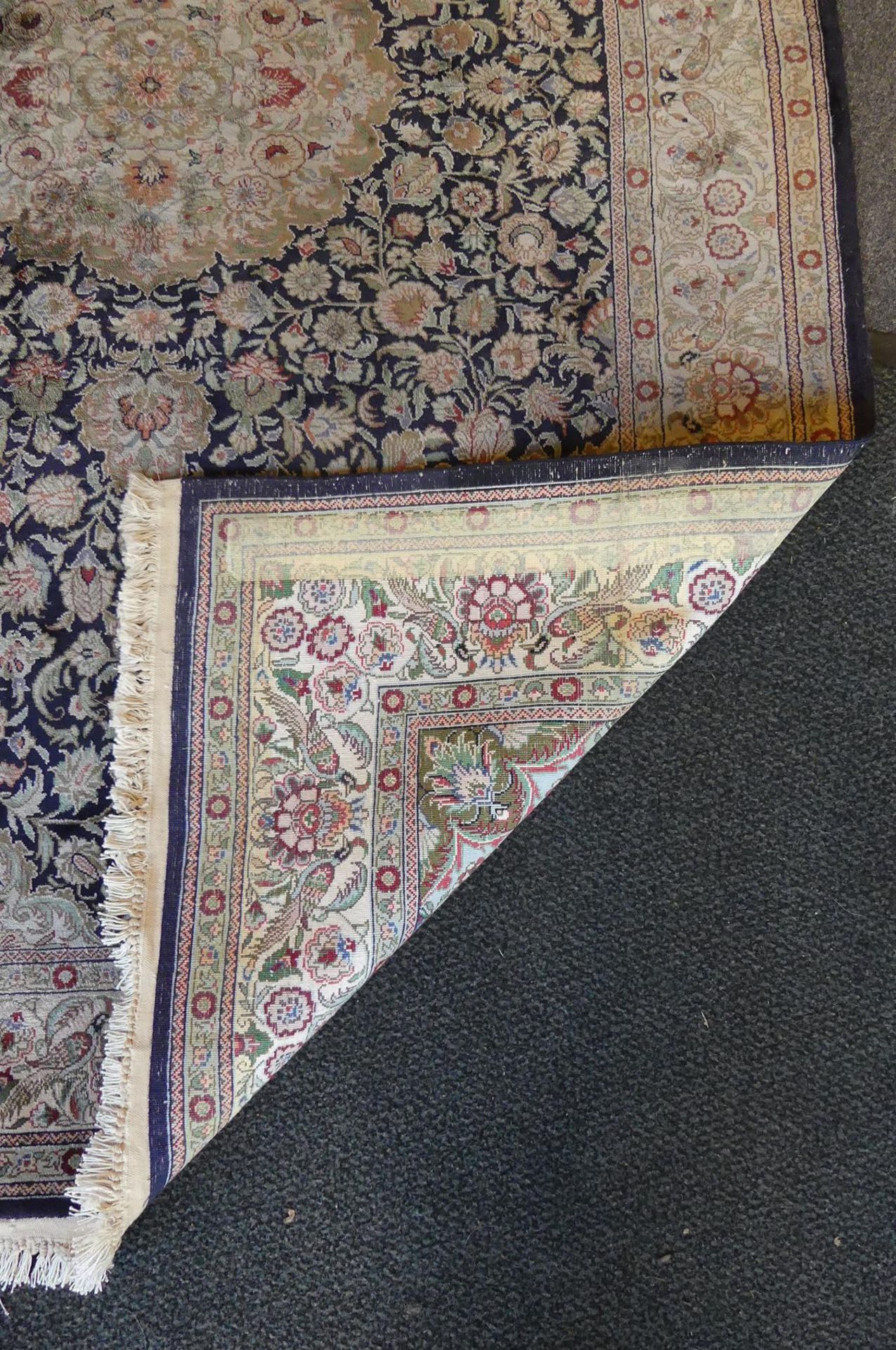 Teppich, Seide, ca. 186 x 123 cm, unregelmäßig verfärbte Stellen - Image 4 of 4