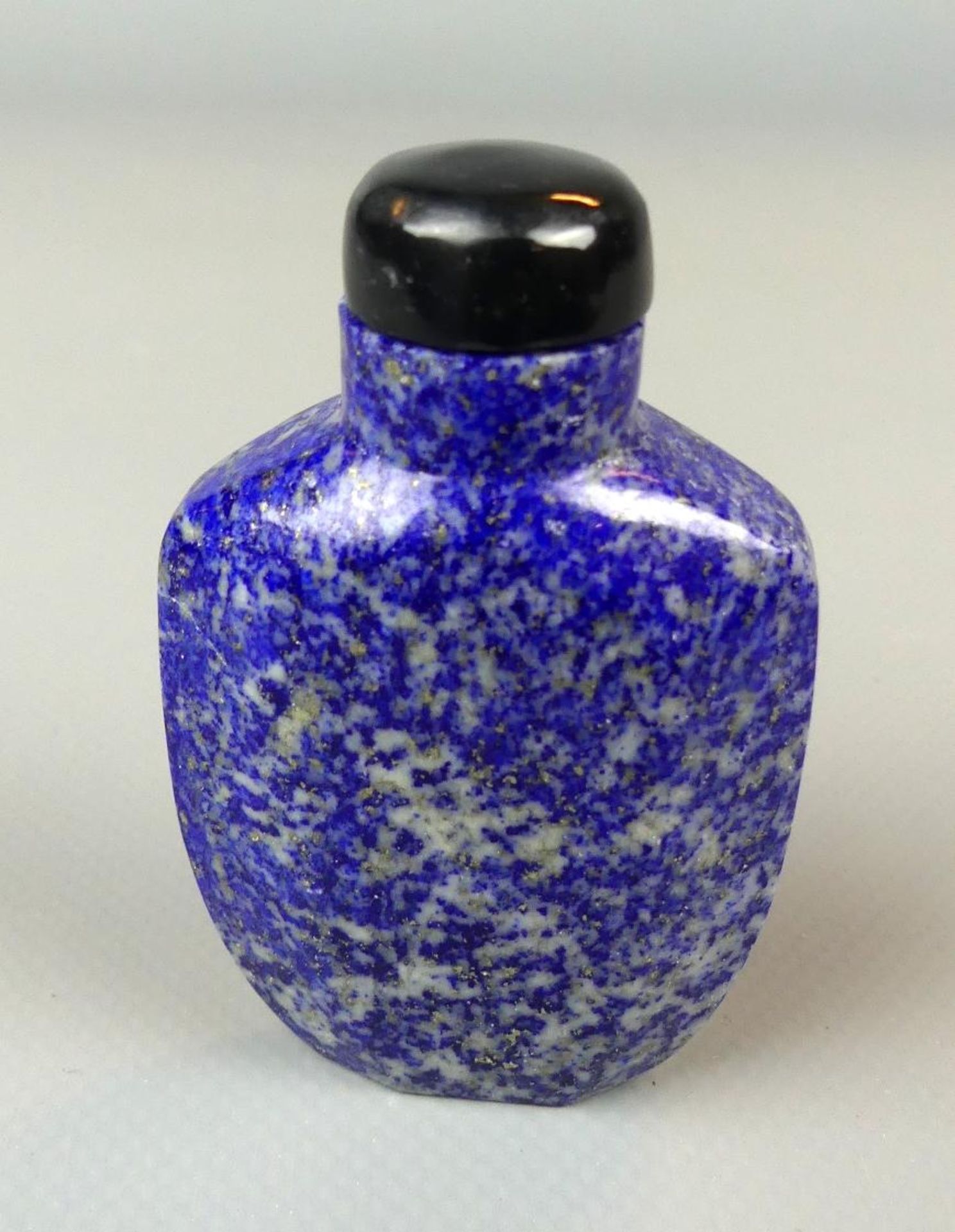 Snuffbottle aus Lapislazuli, H. ca. 7 cm