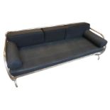 Sofa, Art Deco Design, Metallrahmen, schwarzer Stoffbezug/Kissen,