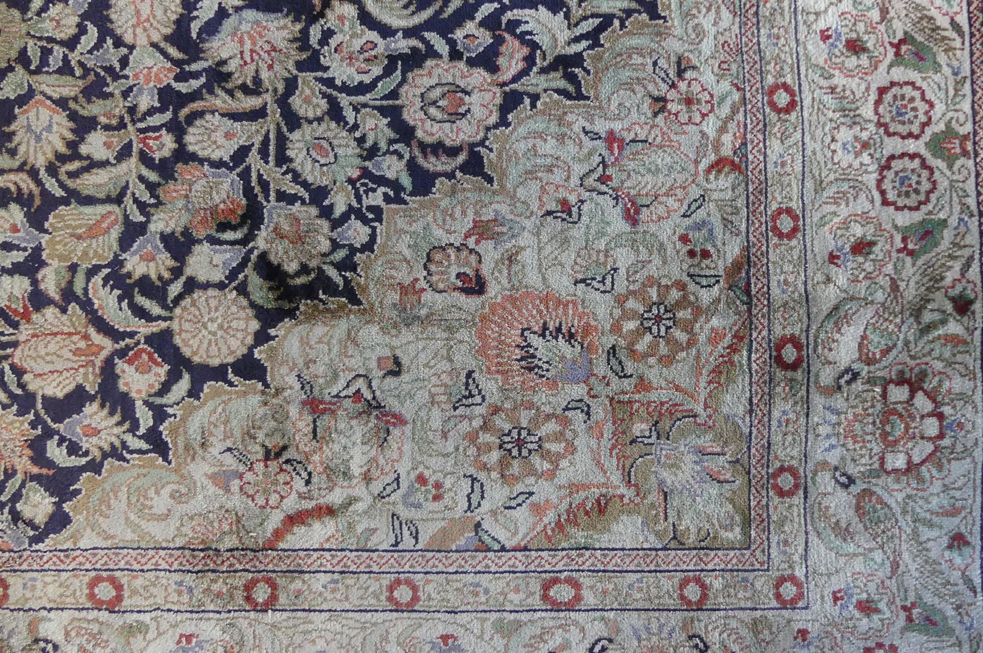 Teppich, Seide, ca. 186 x 123 cm, unregelmäßig verfärbte Stellen - Image 3 of 4