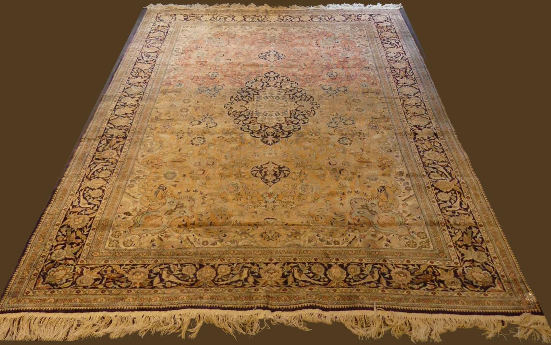 Teppich, Seide, Mittelmedaillon, ca. 280 x 187 cm