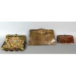 2 kleine Ausgehhandtaschen, Leder/Petit Point (Stoff), ein Portemonait,