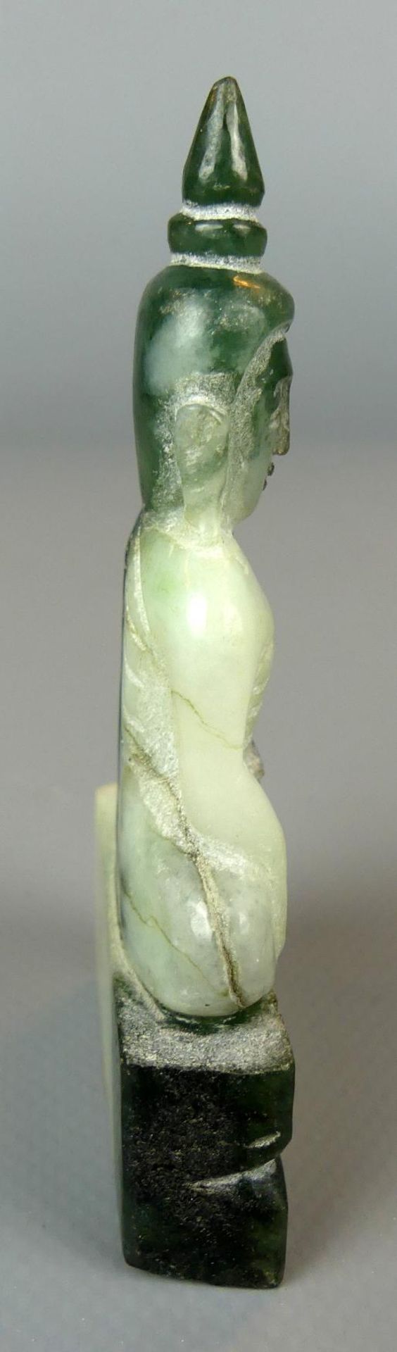Sitzender Buddha, Jade, H. ca. 9,5 cm - Image 3 of 3