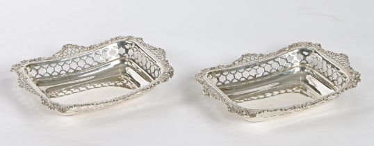 A PAIR OF OPEN PIERCE WORK SILVER BONBON DISHES, WILLIAM COMYNS AND SONS, LONDON.