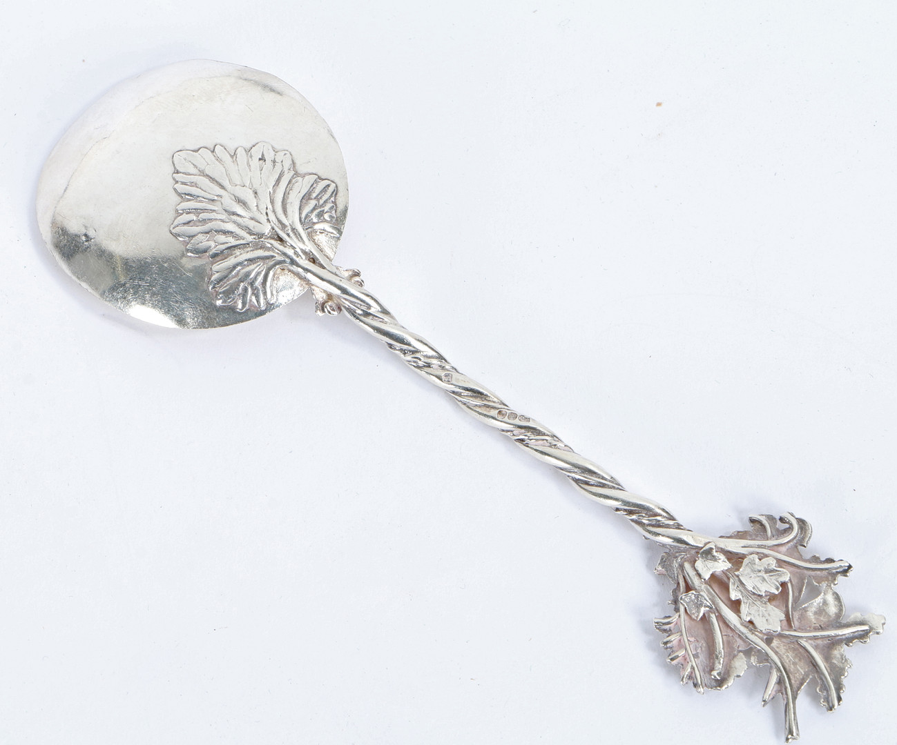 AN UNUSUAL SILVER NATURALISTIC CADDY SPOON. TWISTED STEM WITH FINIAL MODELLED AS A BIRD ATOP A NEST. - Image 2 of 2