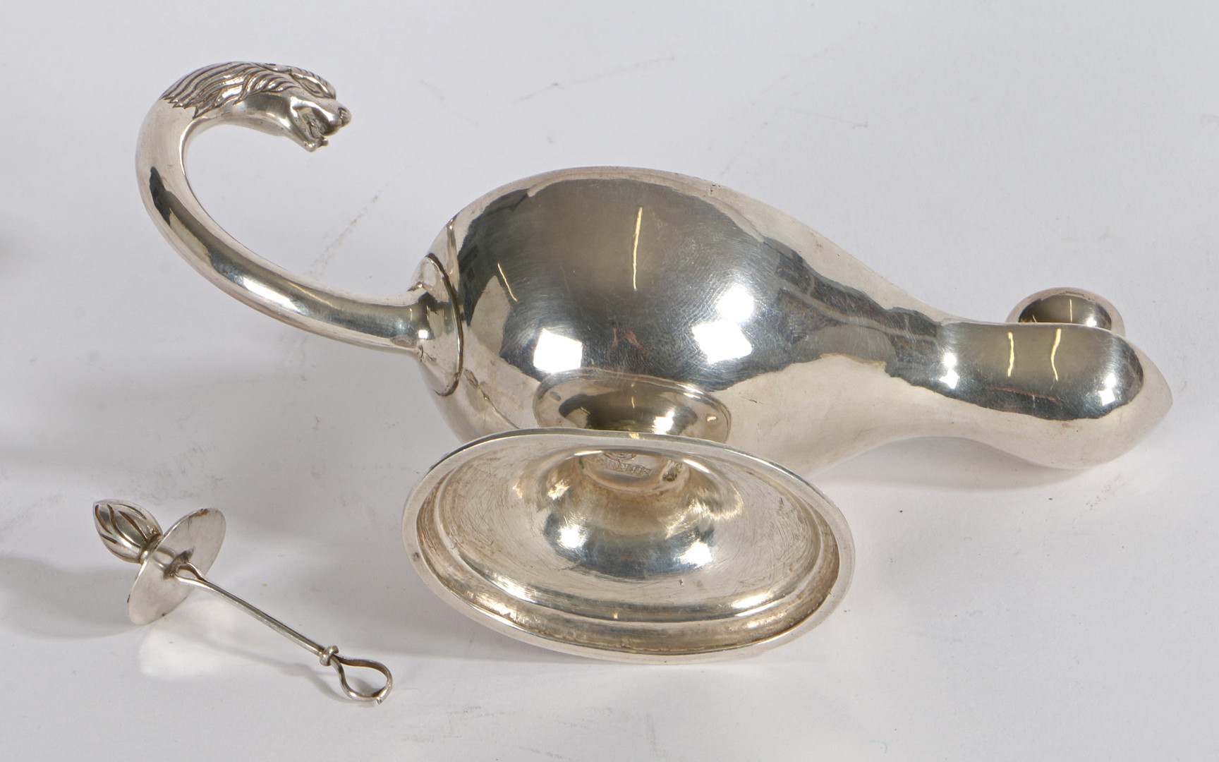 AN EARLY 20TH CENTURY AMERICAN HANDMADE SILVER ALADDIN'S LAMP TABLE LIGHTER C.1920. - Image 3 of 3