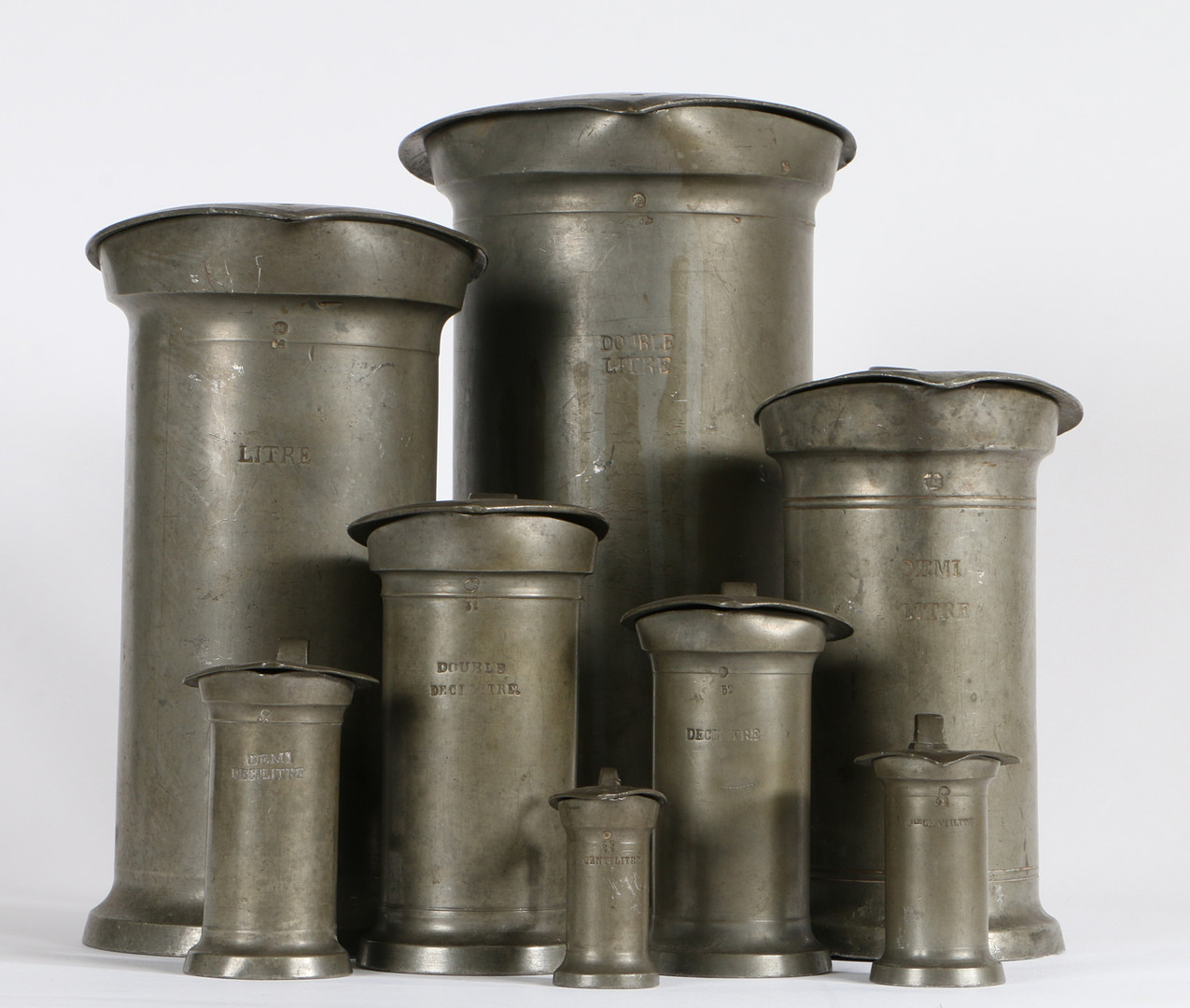 A SET OF EIGHT GRADUATED LIDDED PEWTER MEASURES BY MAISON LESEIGNEUR. CAEN. - Image 4 of 5