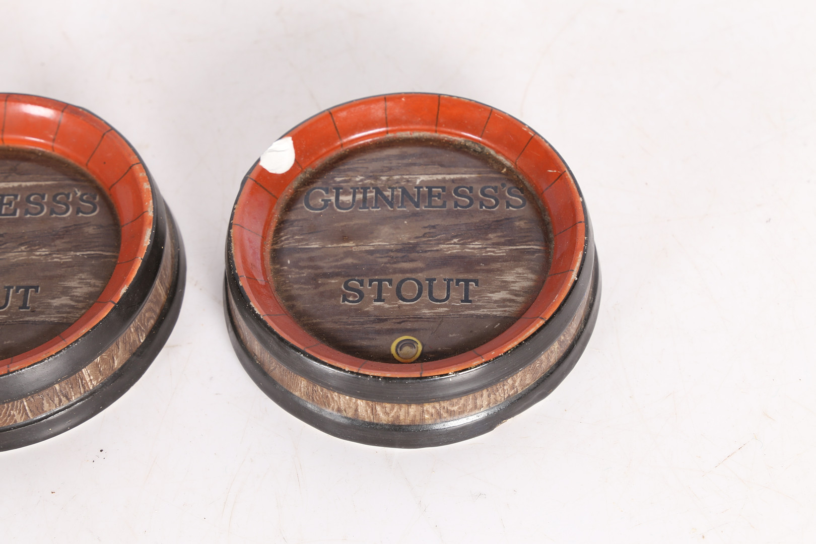 A PAIR OF GUINNESS STOUT ASHTRAYS. - Image 3 of 5
