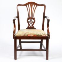 A GEORGE III MAHOGANY CARVER CHAIR.