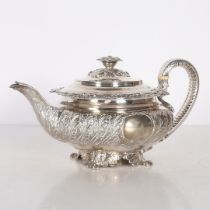 A LATE GEORGE III/ EARLY GEORGE IV SILVER TEAPOT.