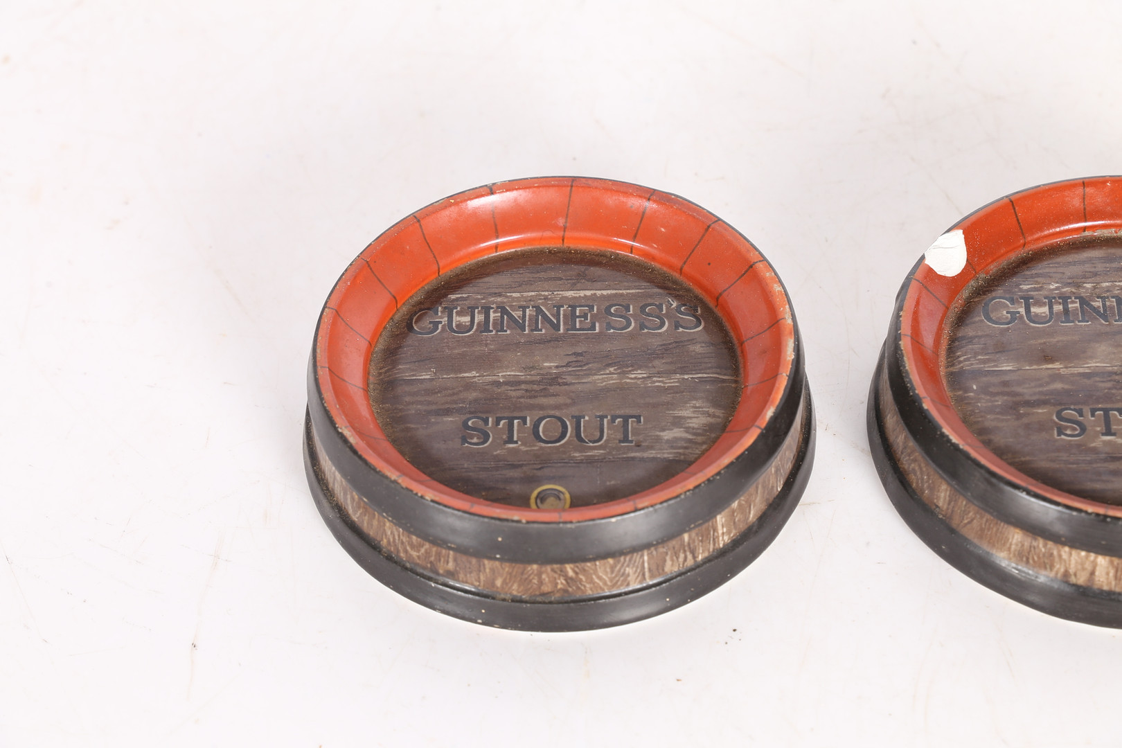 A PAIR OF GUINNESS STOUT ASHTRAYS. - Image 2 of 5