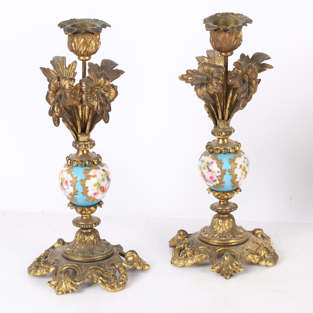 A PAIR OF 19TH CENTURY FRENCH 'SEVRES' STYLE PORCELAIN GILT CANDLESTICKS.