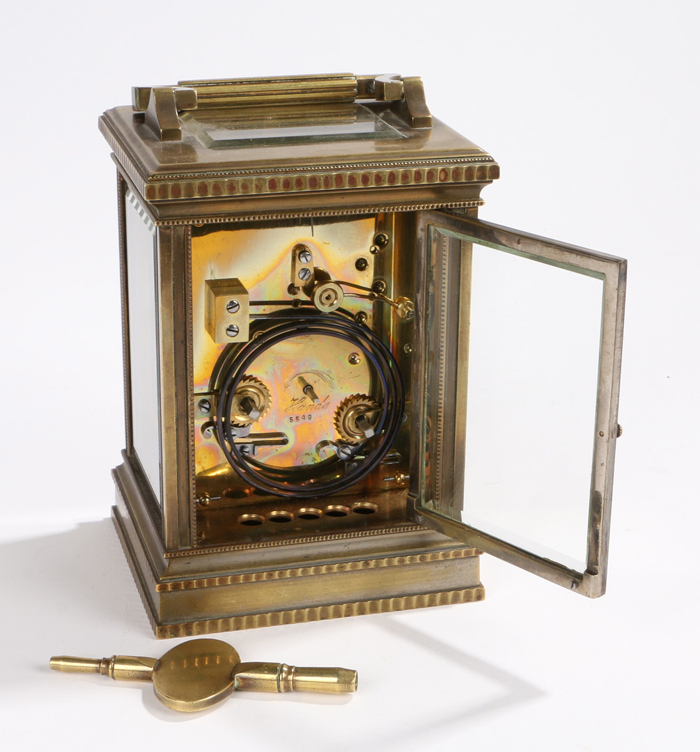 A GOOD LATE 19TH CENTURY FRENCH BRASS CARRIAGE CLOCK. - Image 2 of 3