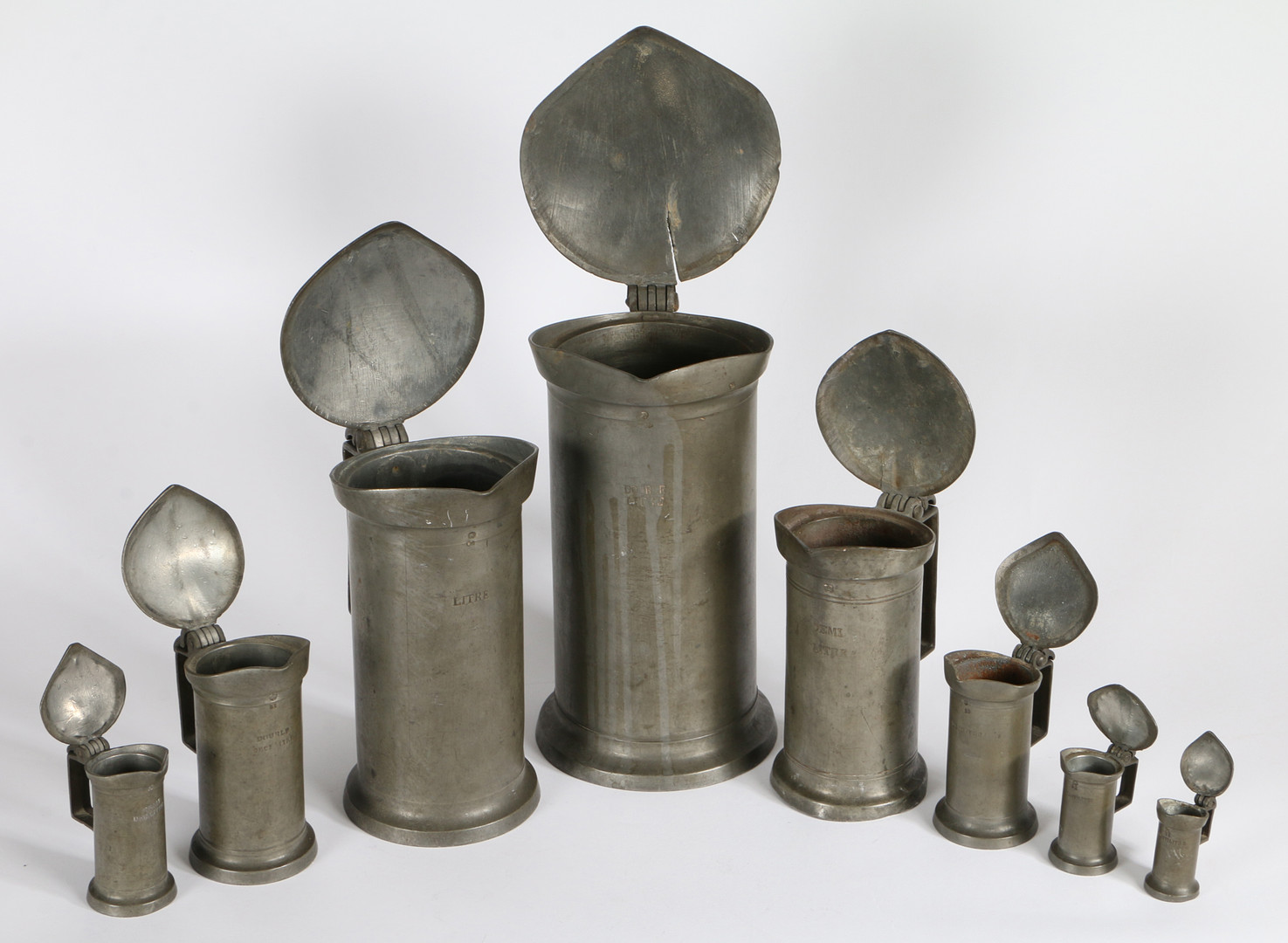 A SET OF EIGHT GRADUATED LIDDED PEWTER MEASURES BY MAISON LESEIGNEUR. CAEN. - Image 2 of 5