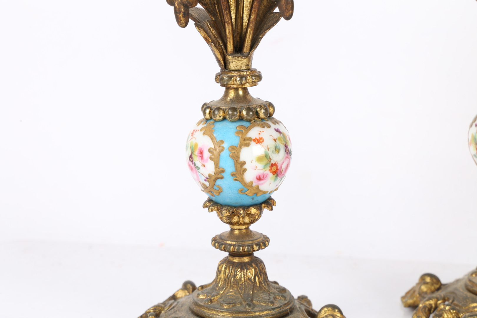 A PAIR OF 19TH CENTURY FRENCH 'SEVRES' STYLE PORCELAIN GILT CANDLESTICKS. - Image 3 of 4