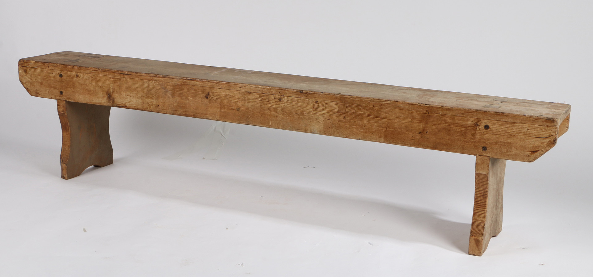 A RUSTIC PINE LOW BENCH. - Image 2 of 3