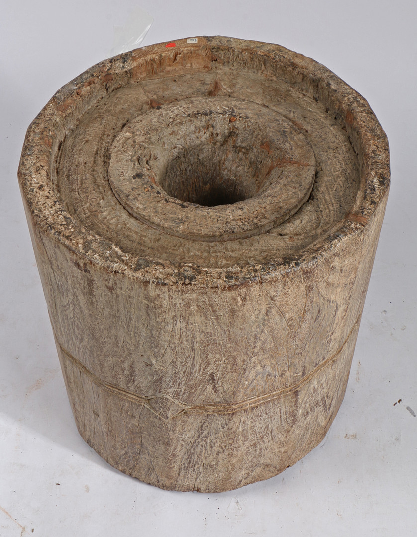 A LARGE NORTH AFRICAN MORTAR. - Image 2 of 3