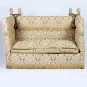 AN EARLY 20TH CENTURY KNOWLE SOFA.