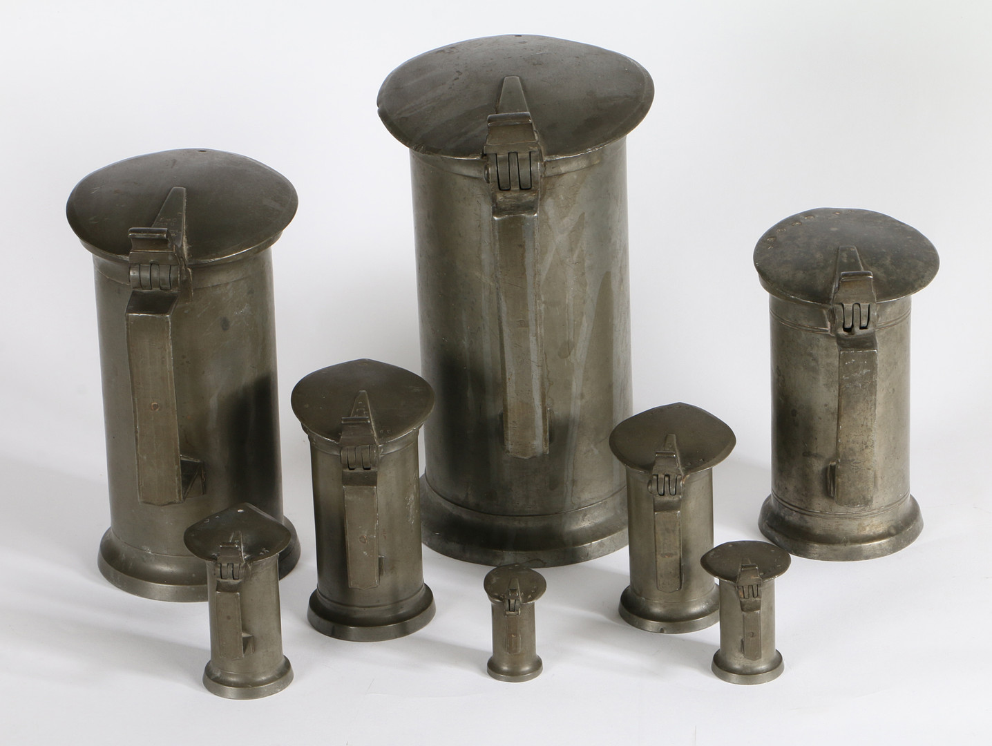 A SET OF EIGHT GRADUATED LIDDED PEWTER MEASURES BY MAISON LESEIGNEUR. CAEN. - Image 5 of 5