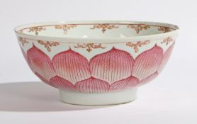 A CHINESE EXPORT PORCELAIN LOTUS BOWL, QING DYNASTY.
