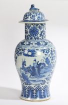 A CHINESE PORCELAIN VASE AND COVER, QING DYNASTY.