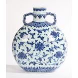 A MING-STYLE BLUE AND WHITE MOONFLASK QING DYNASTY, 18TH CENTURY.