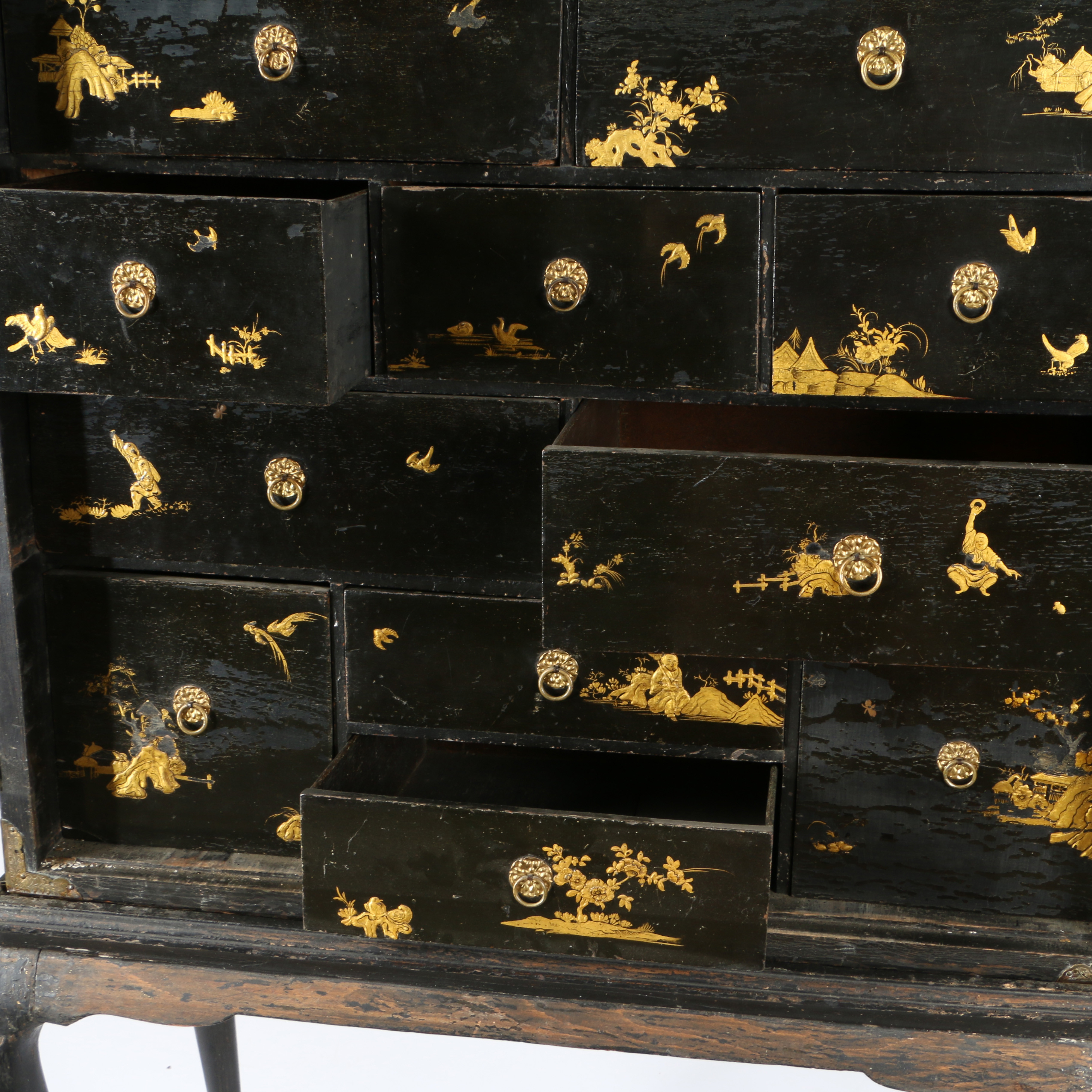 AN EARLY 18TH CENTURY JAPANESE EXPORT BLACK LACQUERED CABINET-ON-STAND, CIRCA 1720. - Image 3 of 4