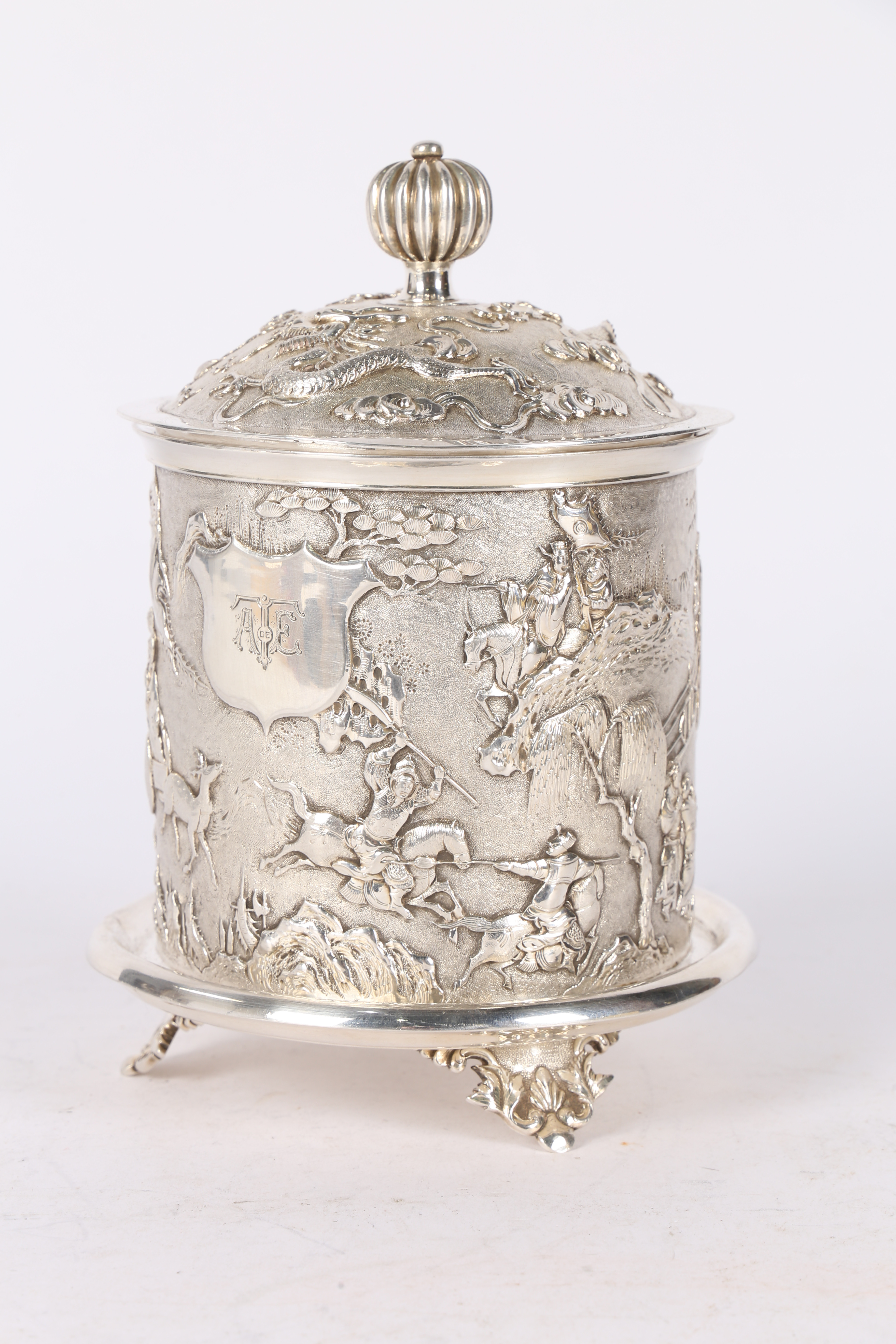 A LARGE AND GOOD CHINESE WHITE METAL TEA CANISTER. - Image 5 of 10