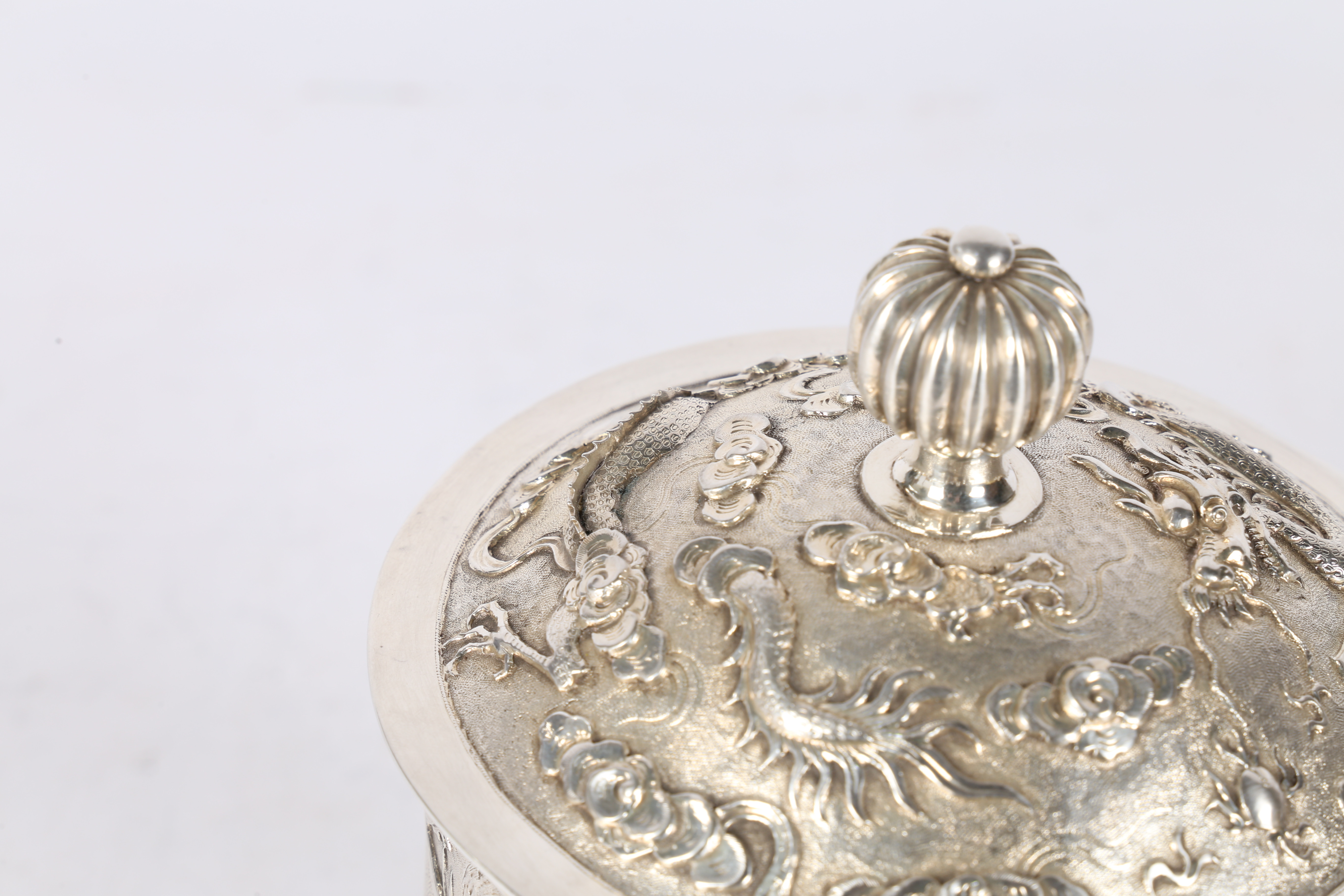 A LARGE AND GOOD CHINESE WHITE METAL TEA CANISTER. - Image 10 of 10