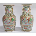 A PAIR OF CANTONESE PORCELAIN VASES, 19TH CENTURY.