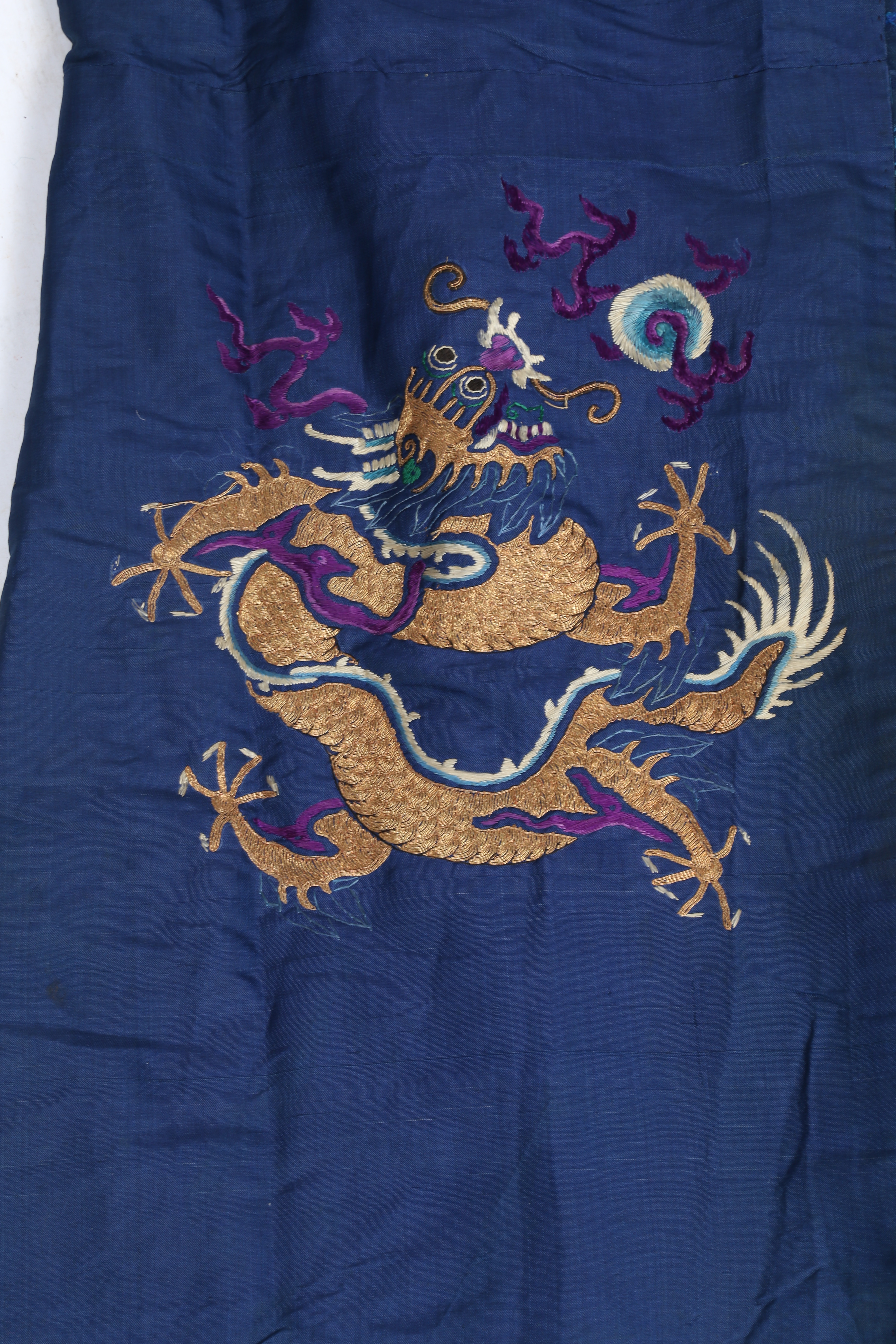 A CHINESE EMBROIDERED 'JI FU' COURT ROBE, LATE QING DYNASTY. - Image 5 of 9