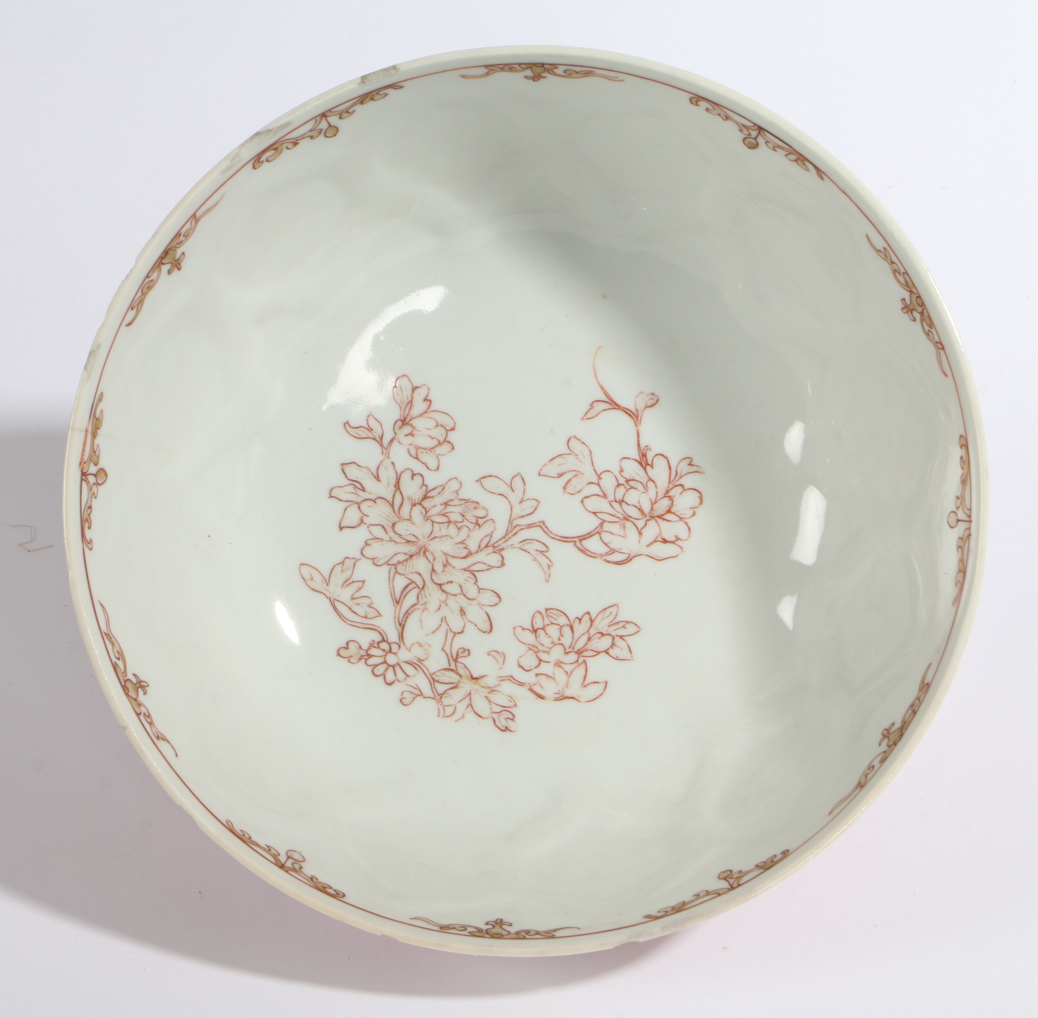 A CHINESE EXPORT PORCELAIN LOTUS BOWL, QING DYNASTY. - Image 2 of 3