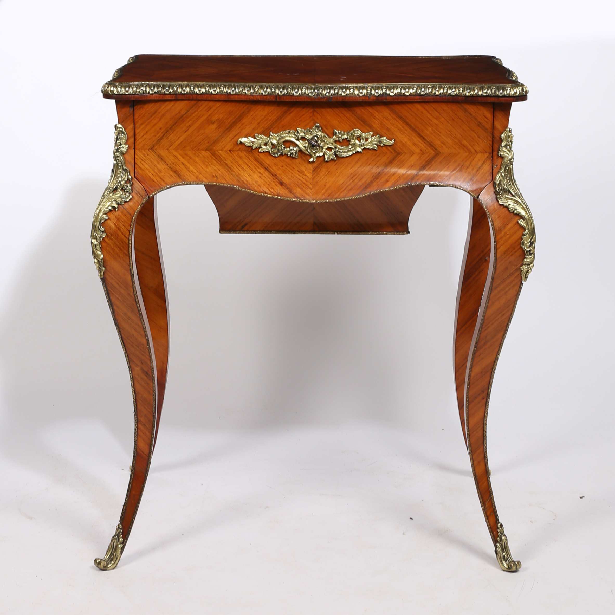 A 19TH CENTURY FRENCH KINGWOOD AND ORMOLU TABLE. - Image 2 of 13