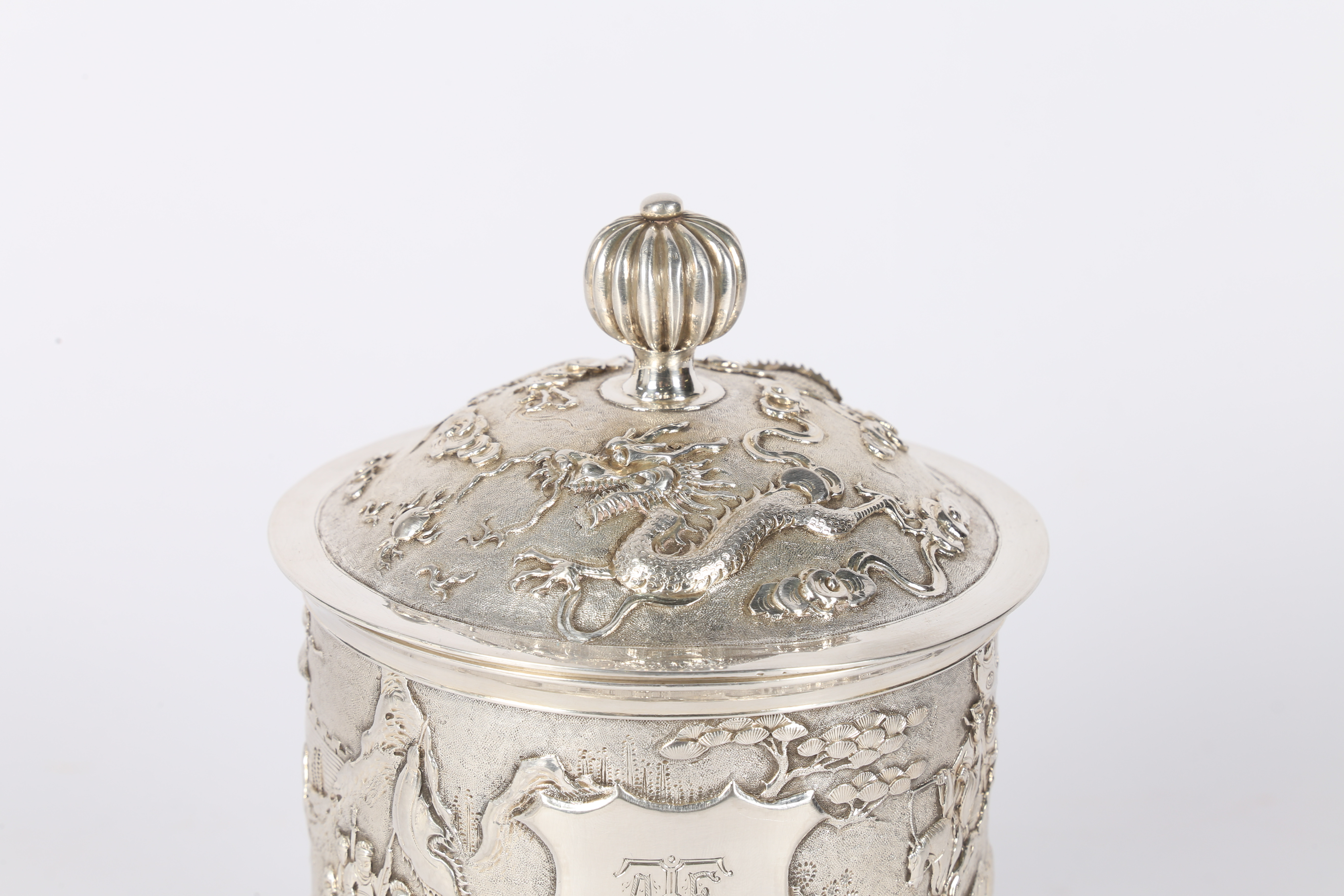 A LARGE AND GOOD CHINESE WHITE METAL TEA CANISTER. - Image 4 of 10