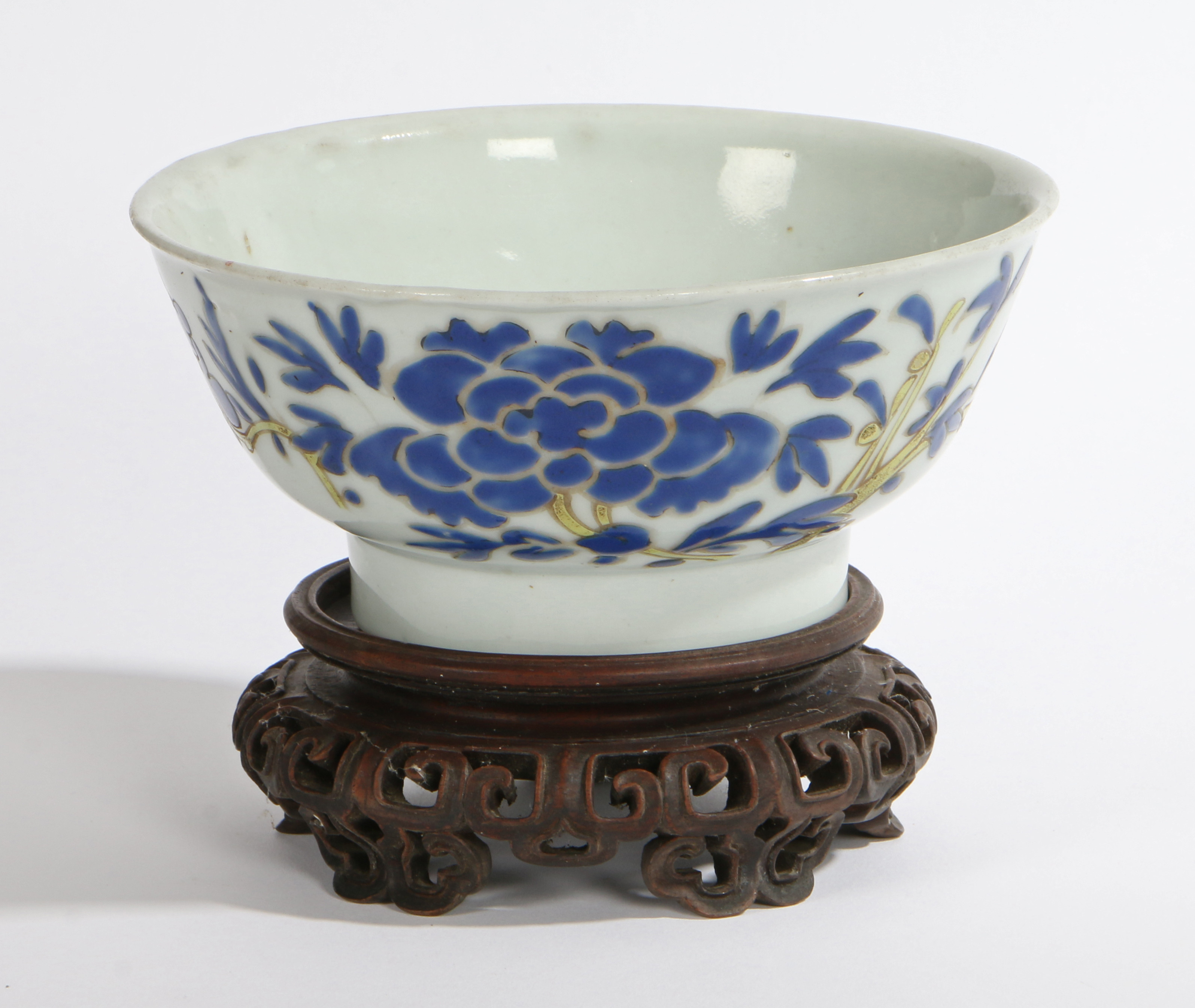 A CHINESE QING DYNASTY PORCELAIN BOWL.