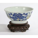 A CHINESE QING DYNASTY PORCELAIN BOWL.