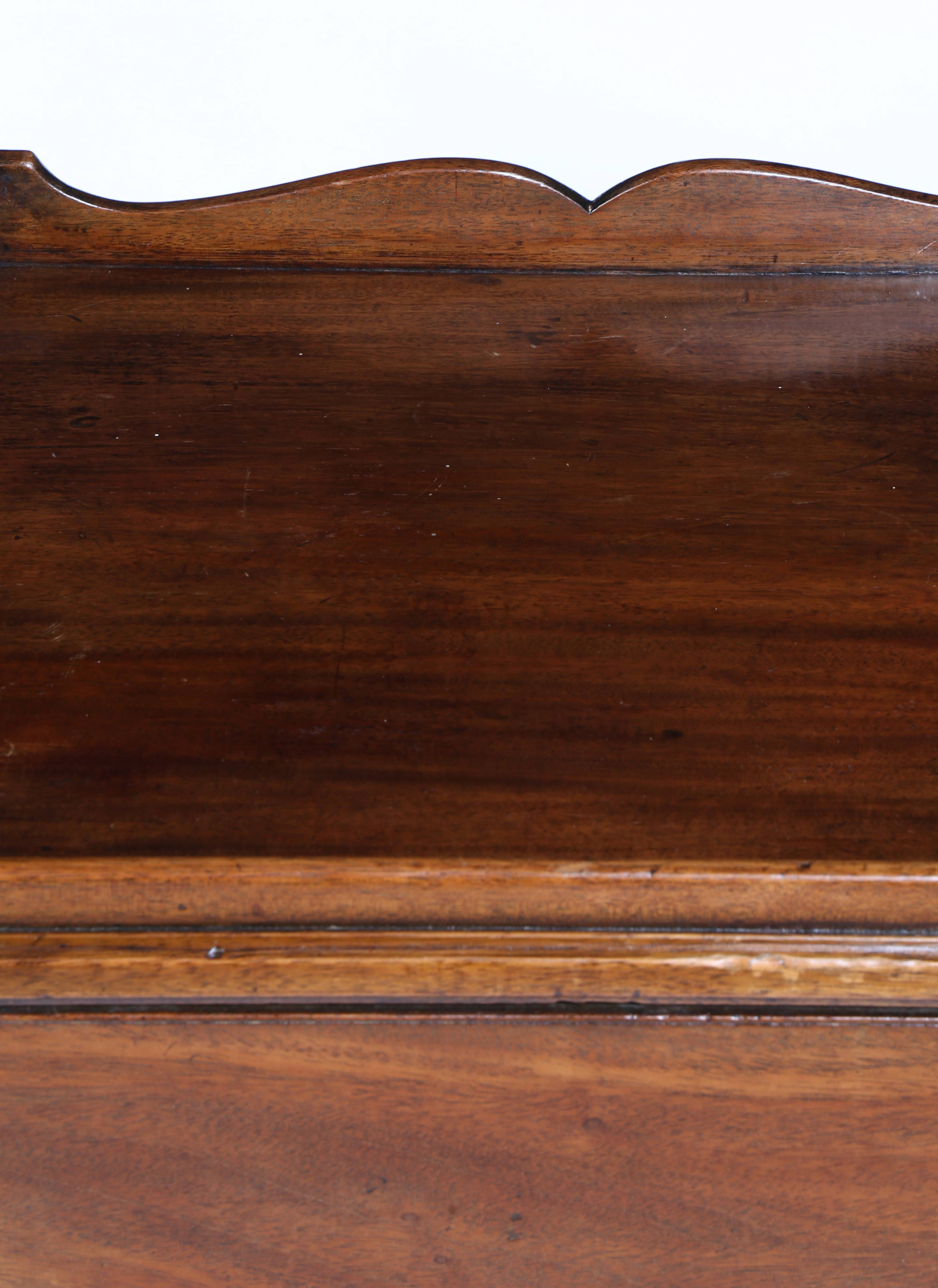 A GEORGE III MAHOGANY TRAY TOP BEDSIDE COMMODE. - Image 2 of 7