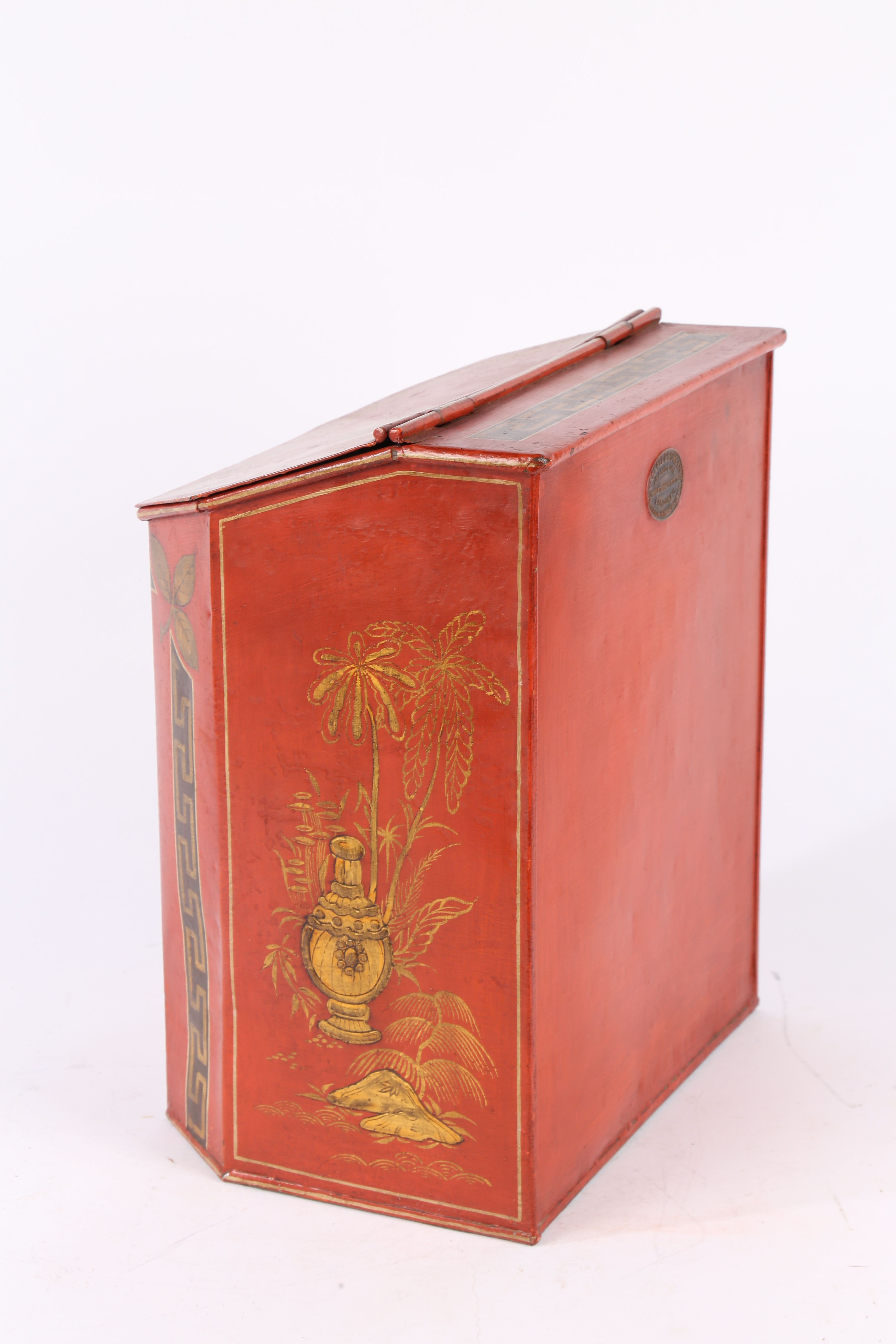 A LARGE 19TH CENTURY SHOP KEEPERS RED TOLEWARE TEA TIN. - Image 8 of 8