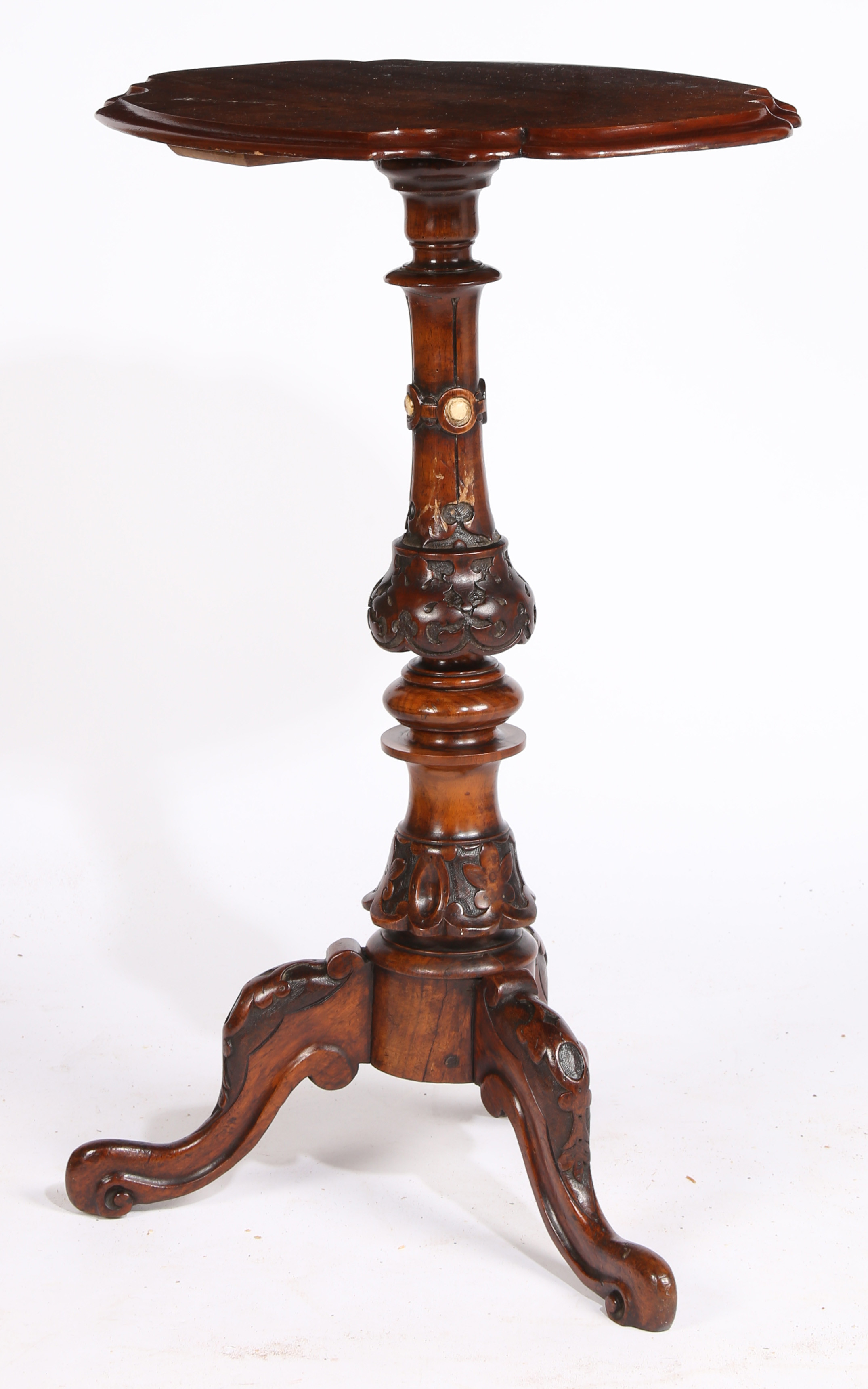 A VICTORIAN WALNUT OCCASIONAL TABLE. - Image 4 of 5