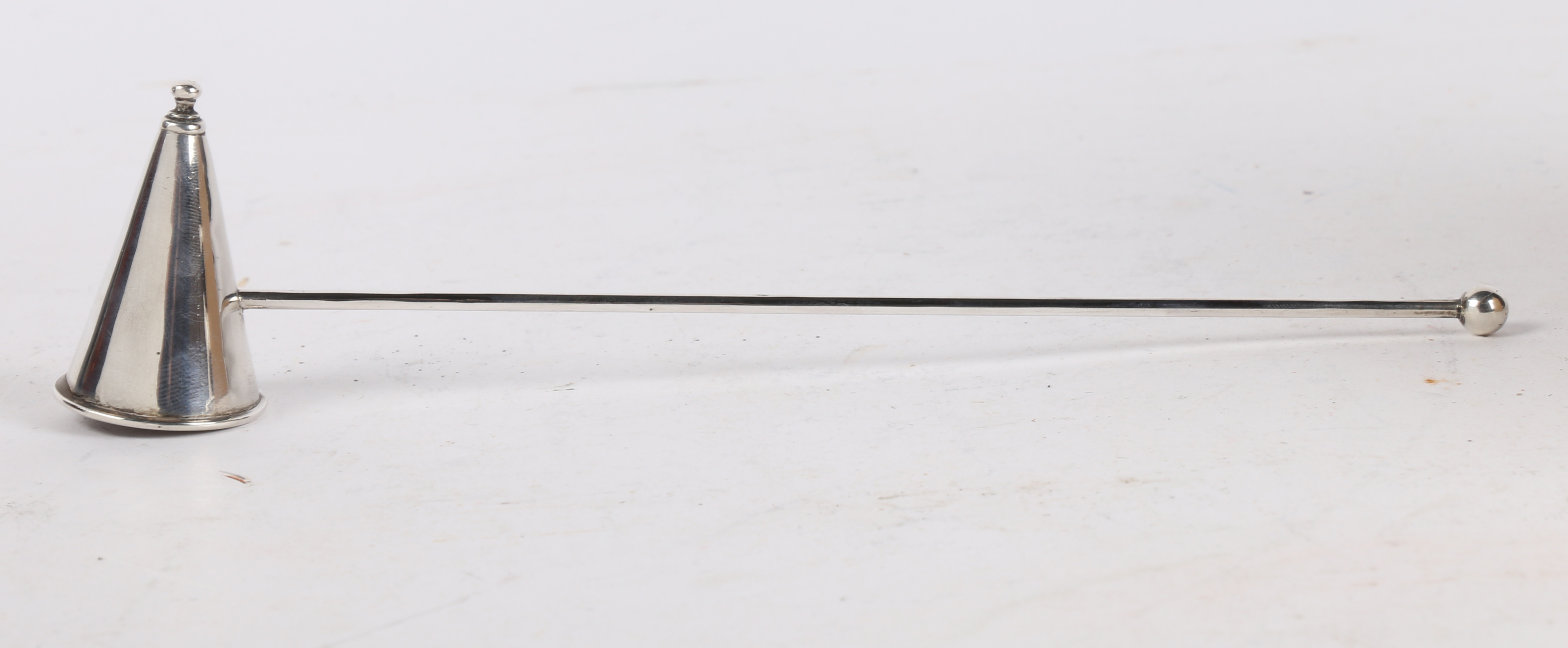 AN ELIZABETH II SILVER CANDLE SNUFFER. - Image 3 of 4