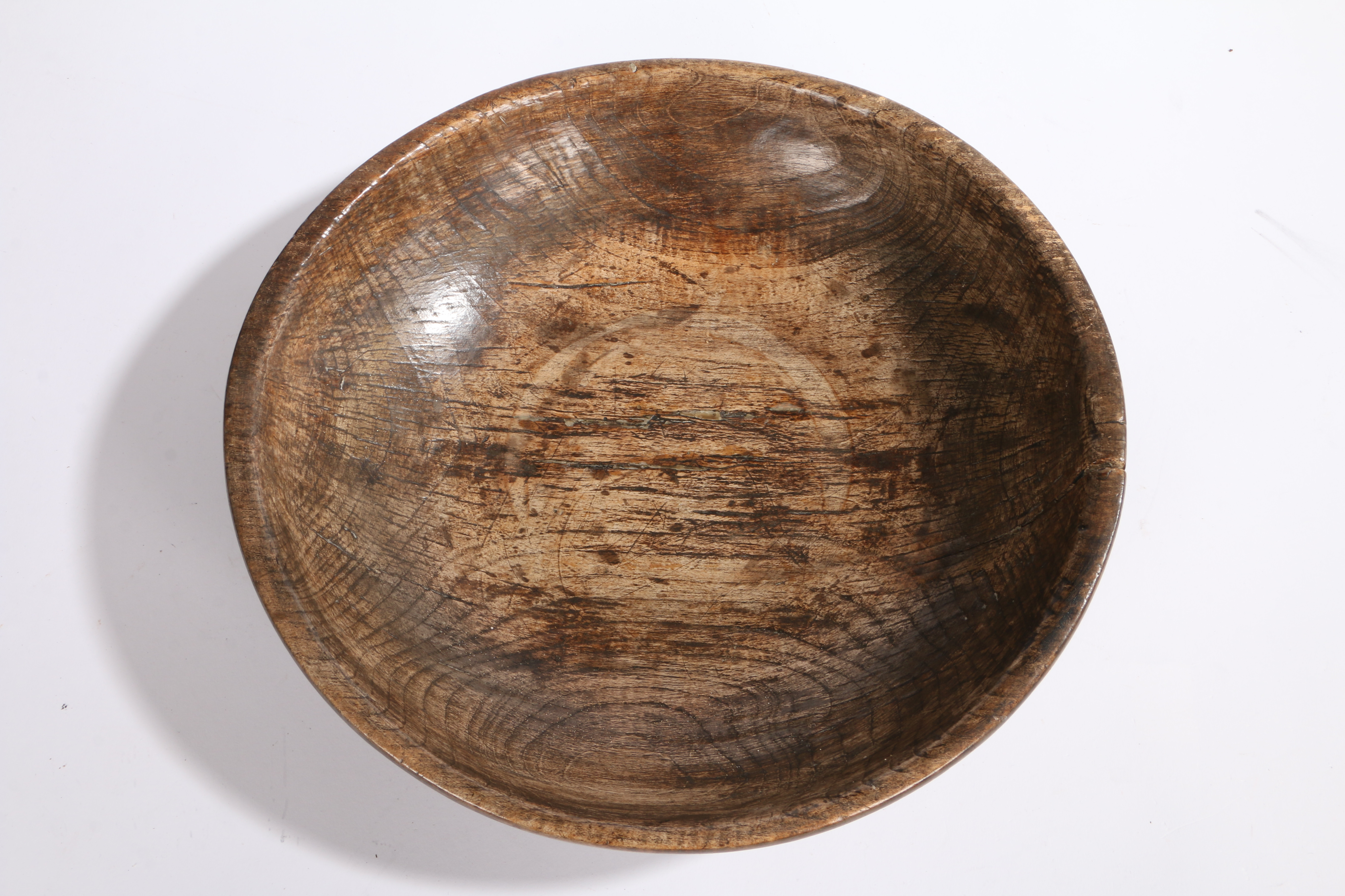 AN 18TH CENTURY ELM DAIRY BOWL. - Image 2 of 3