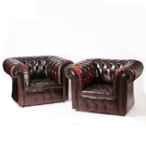 A PAIR OF 20TH CENTURY LEATHER CHESTERFIELD ARMCHAIRS.