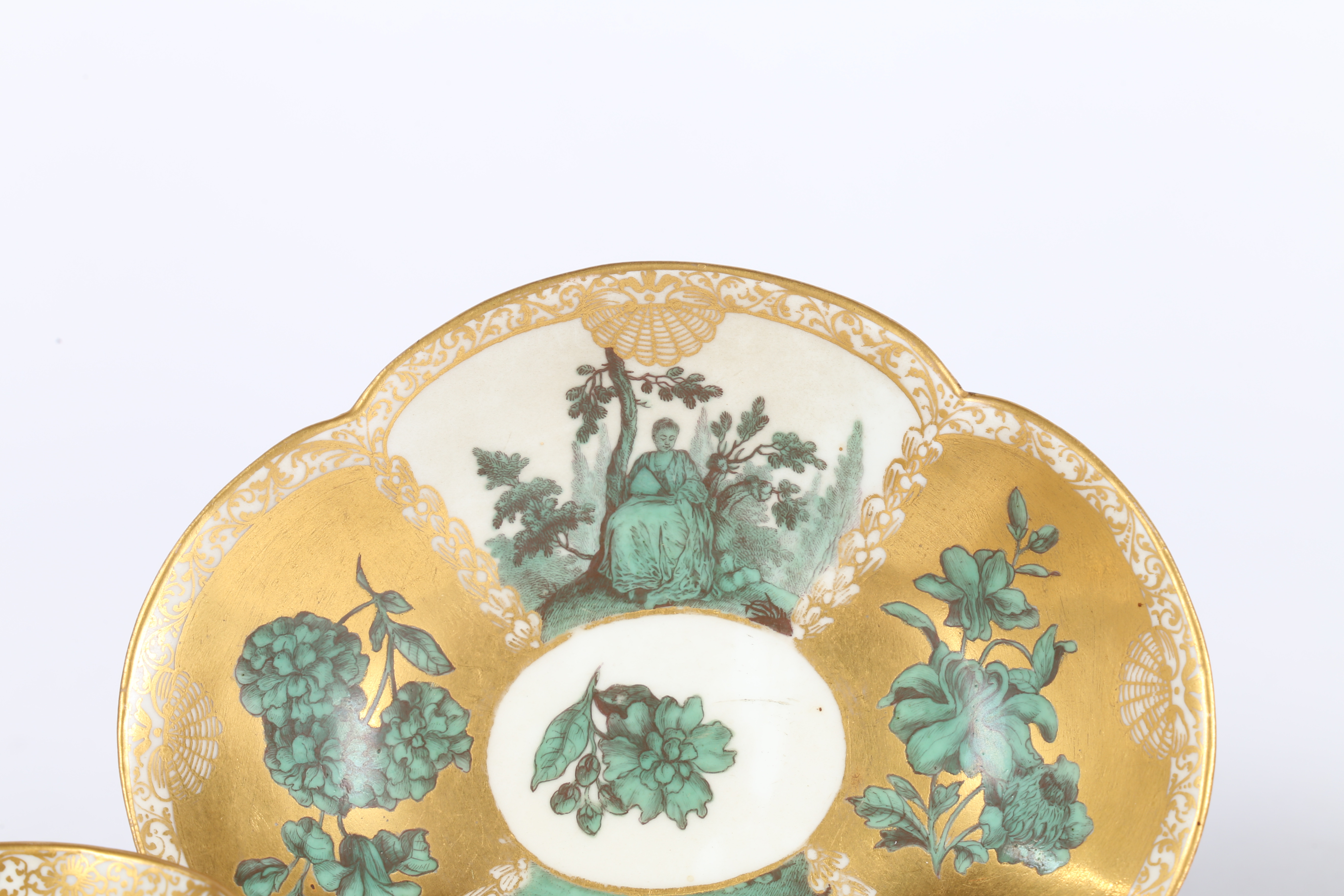 A PAIR OF MEISSEN GOLD-GROUND CUPS AND SAUCERS, CIRCA 1747. - Image 9 of 9