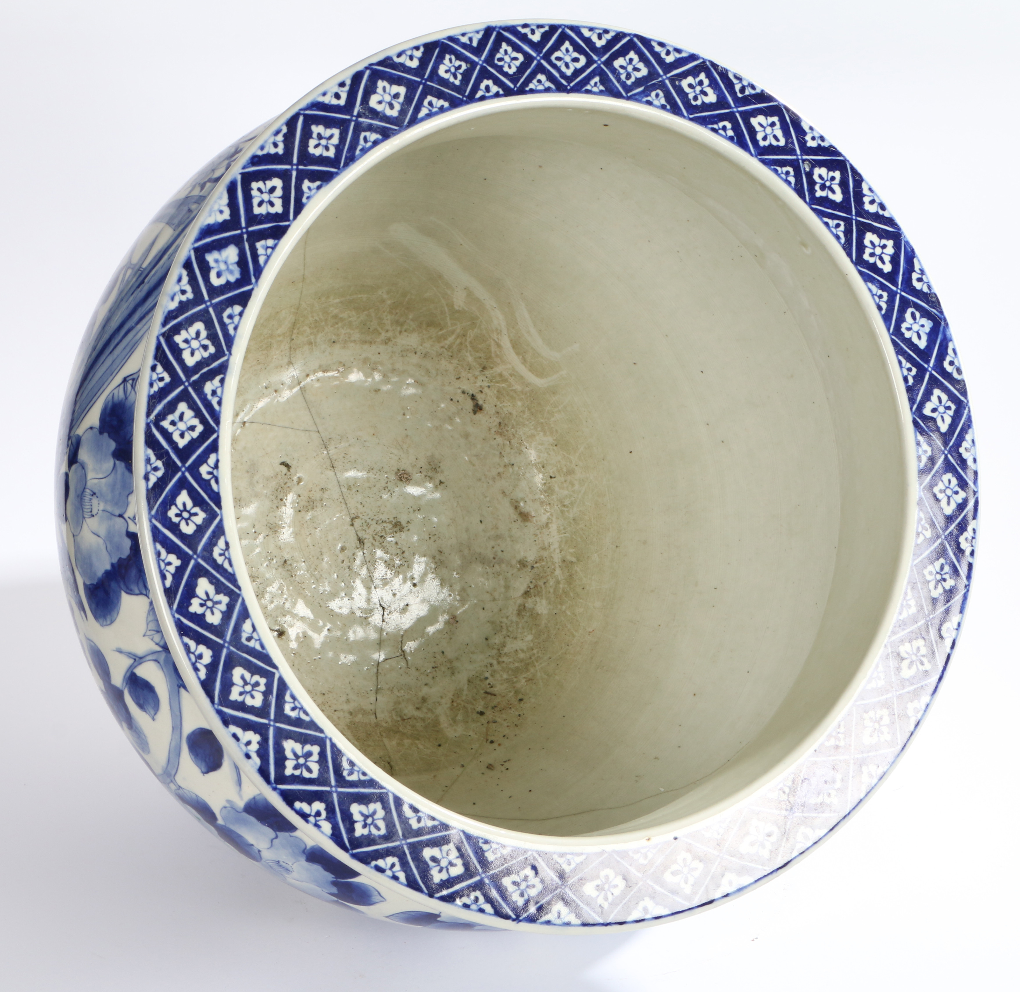 A LARGE JAPANESE PORCELAIN ARITA BLUE AND WHITE FISH BOWL. - Image 4 of 4